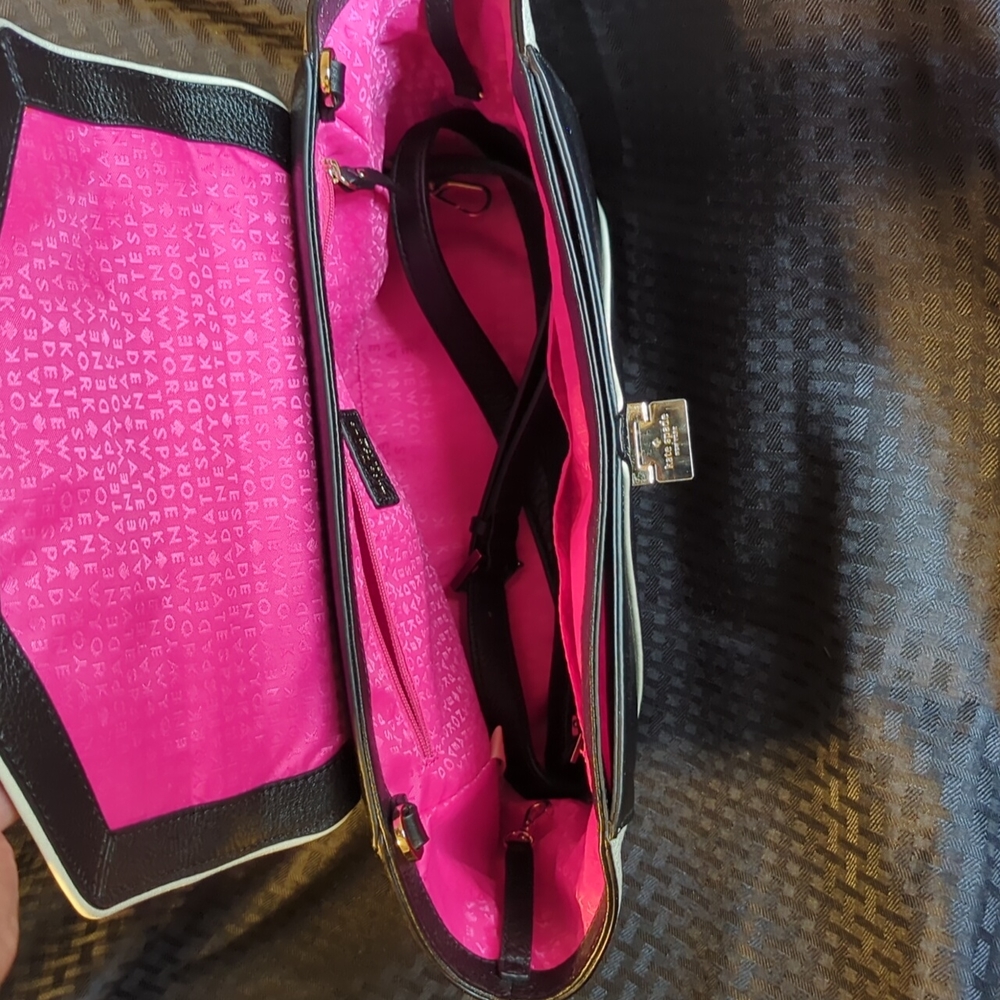 UEC Gorgeous Kate Spade, Color - Black and Porcelain Purse. Beautiful interior. - Picture 4 of 8